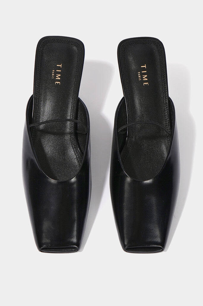 Pointy-Toe Leather Mules – Time