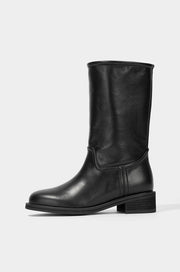 Middle Boots