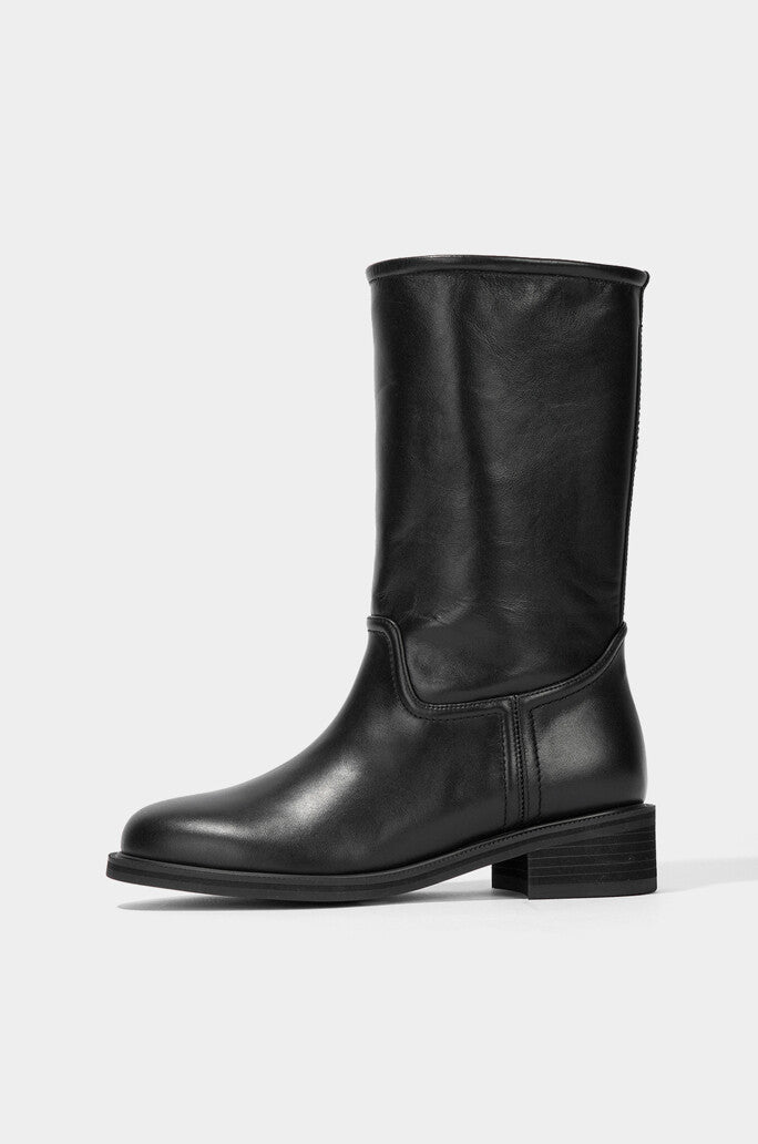 Middle Boots