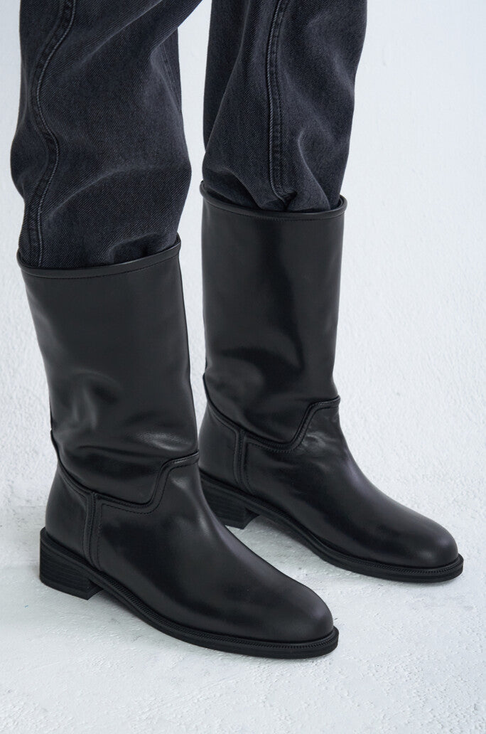Middle Boots