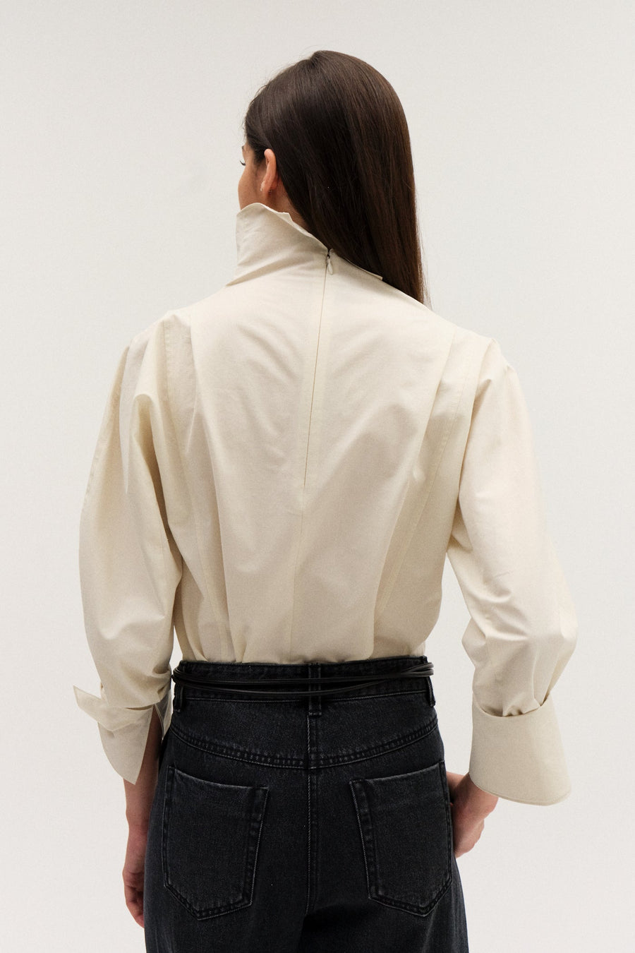 MOCK NECK BACK DETAILED TOP